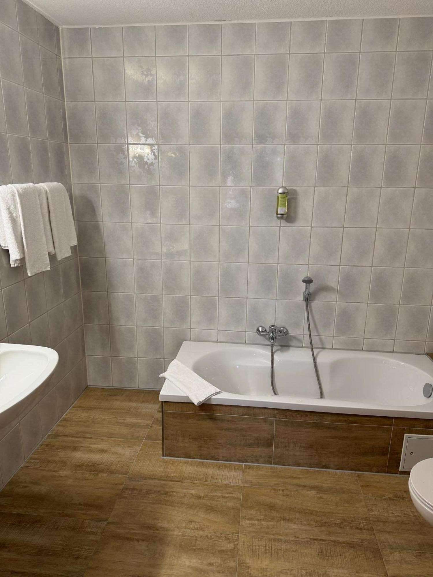Dua Hotel Wennigsen Ngoại thất bức ảnh
